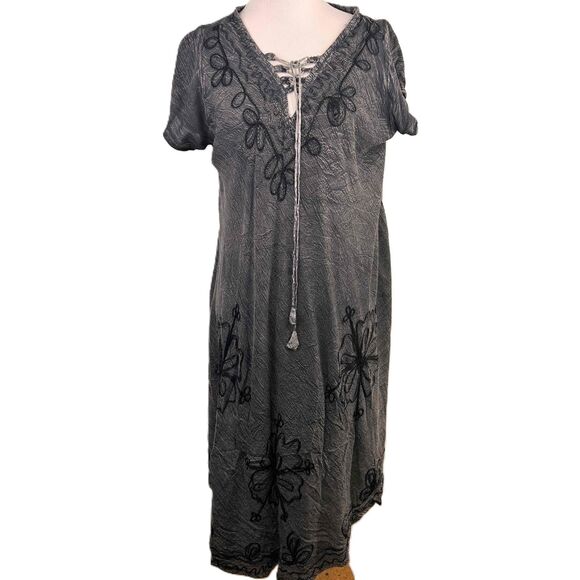 Riviera Sun Gray Lace Detail Front Boho Tie-Up Short Sleeves Top Size Medium NWT - Picture 1 of 7